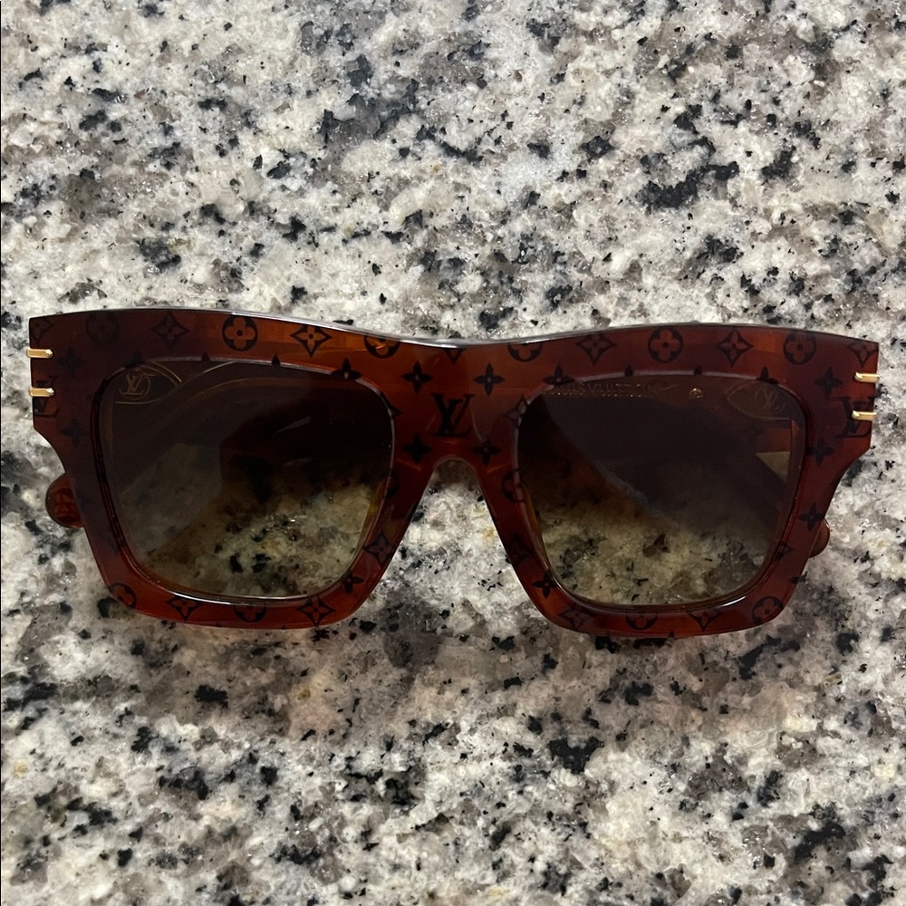 Louis Vuitton sun glasses